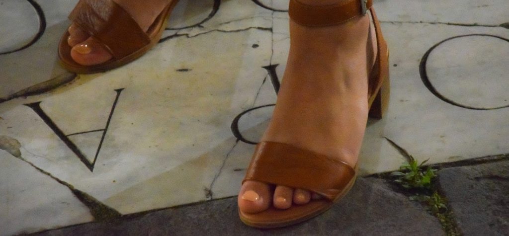 hnedé sandále, sandále na nízkom podpätku