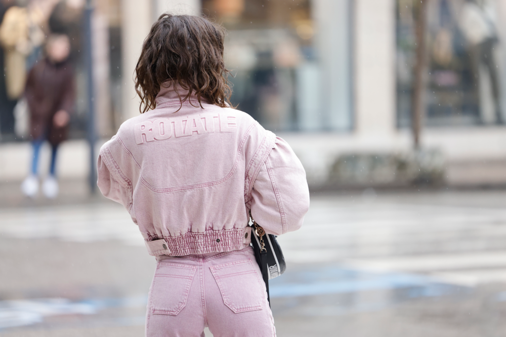 Dama v ruzovom Total-Look