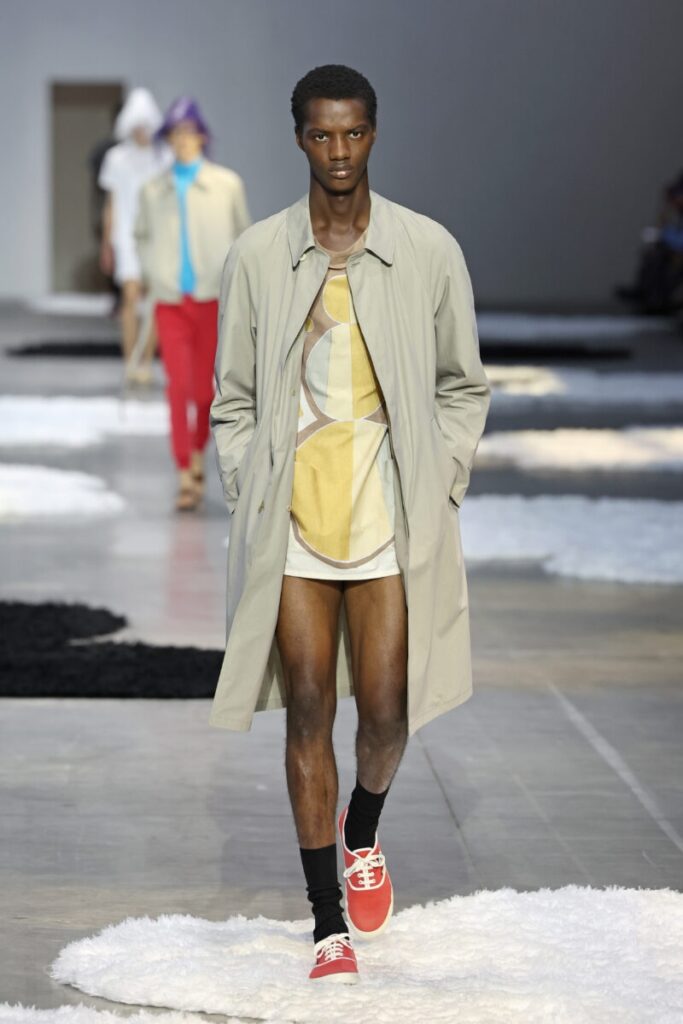 Módne pánske topánky na jar a leto 2026: plátené tenisky