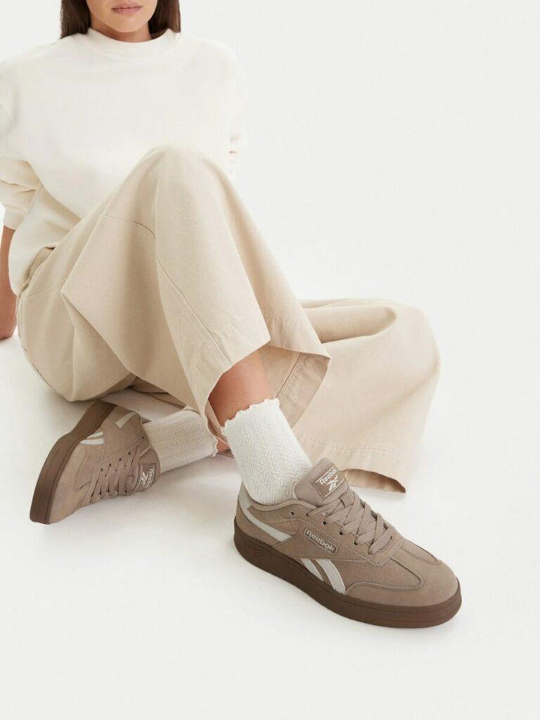 dámske semišové topánky Reebok